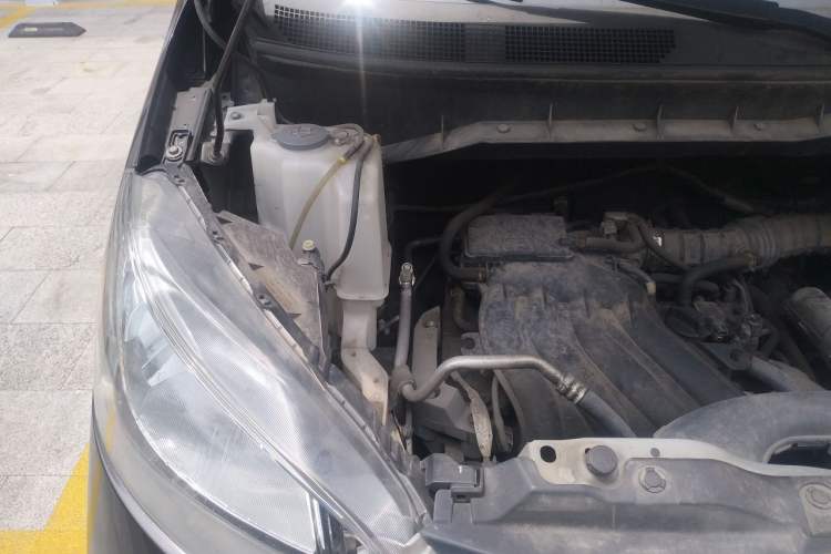 Used Nissan NV200 2018 1.6L CVT Luxury Model Engine Bay Right