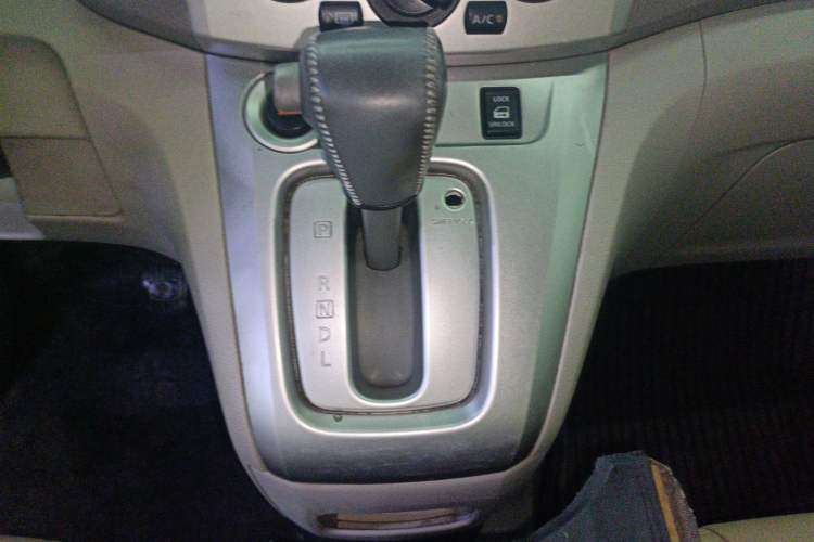 Used Nissan NV200 2018 1.6L CVT Luxury Model Gear Lever