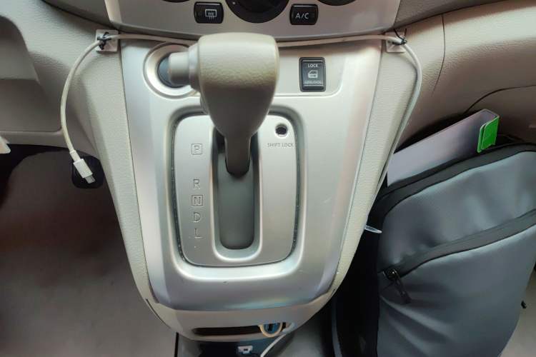 Used Nissan NV200 2018 1.6L CVT Luxury Model Gear Lever
