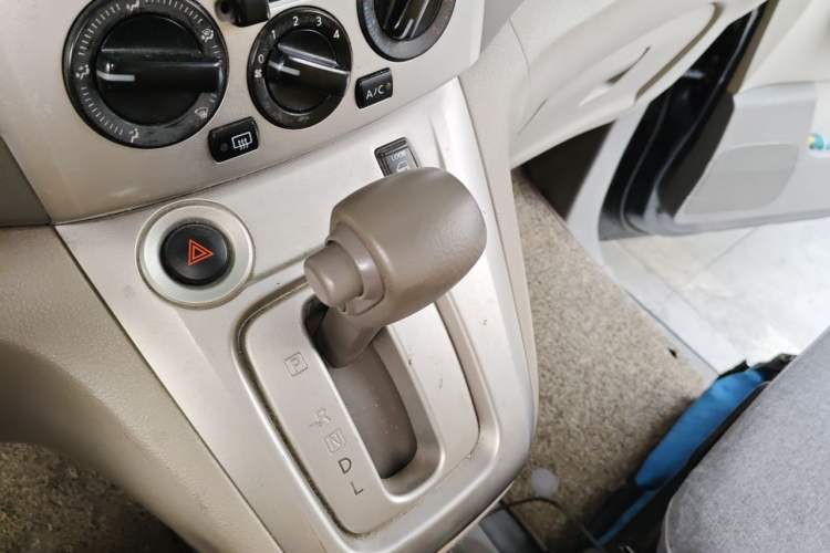 Used Nissan NV200 2018 1.6L CVT Luxury Model Gear Lever