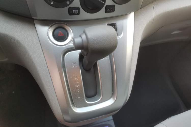 Used Nissan NV200 2018 1.6L CVT Luxury Model Gear Lever