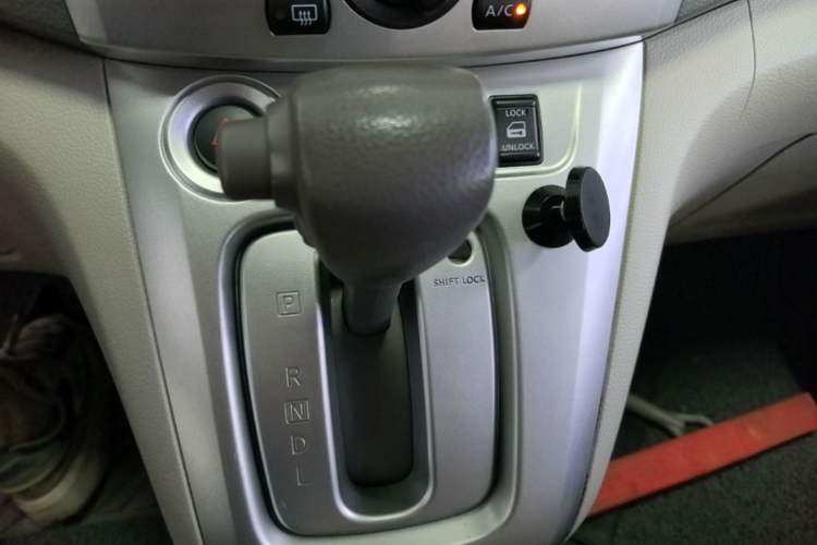 Used Nissan NV200 2018 1.6L CVT Luxury Model Gear Lever
