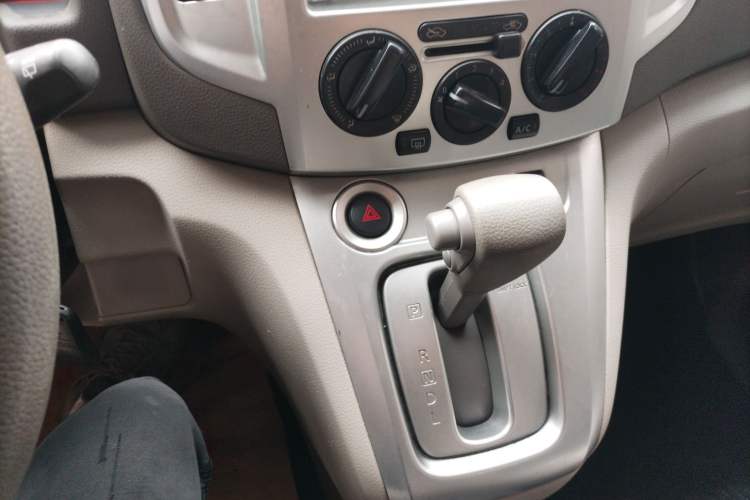 Used Nissan NV200 2018 1.6L CVT Luxury Model Gear Lever