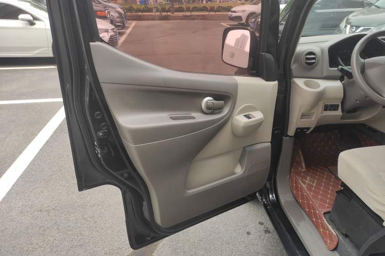 Used Nissan NV200 2018 1.6L CVT Luxury Model Interior 10