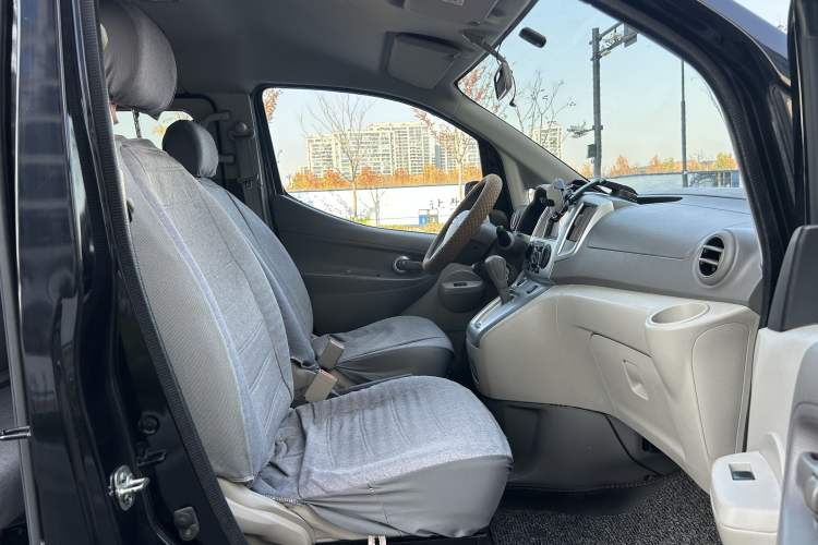Used Nissan NV200 2018 1.6L CVT Luxury Model Interior 8