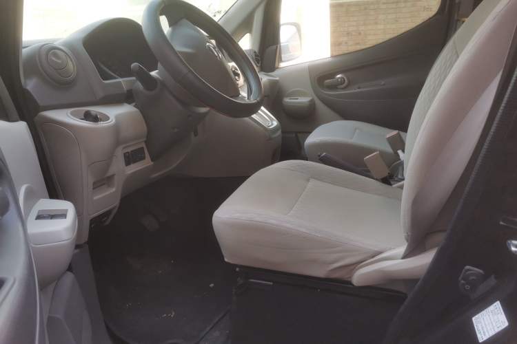 Used Nissan NV200 2018 1.6L CVT Luxury Model Left Front Seat