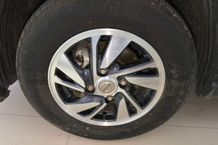 Used Nissan NV200 2018 1.6L CVT Luxury Model Left Front Wheel Hub