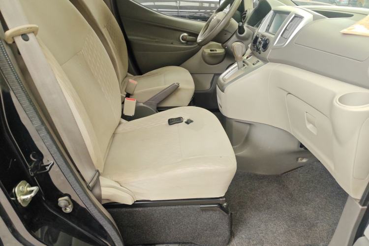 Used Nissan NV200 2018 1.6L CVT Luxury Model Right Front Seat