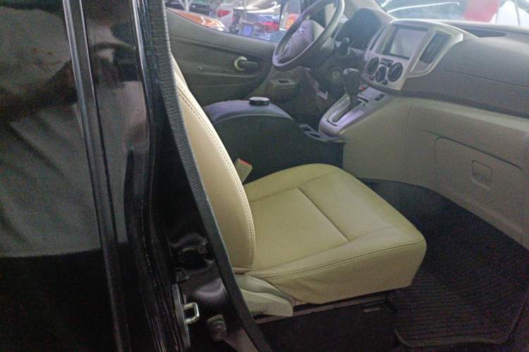 Used Nissan NV200 2018 1.6L CVT Luxury Model Right Front Seat