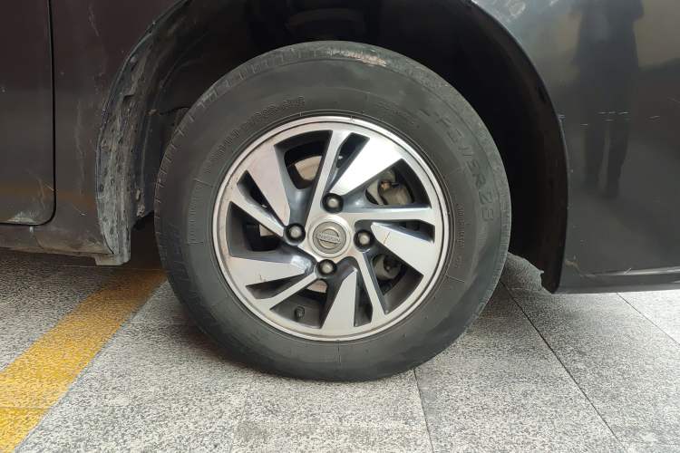 Used Nissan NV200 2018 1.6L CVT Luxury Model Right Front Wheel Hub