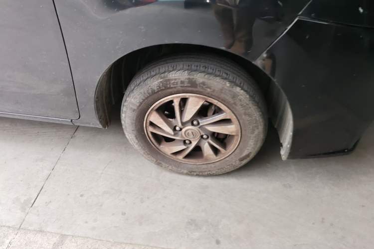 Used Nissan NV200 2018 1.6L CVT Luxury Model Right Front Wheel Hub