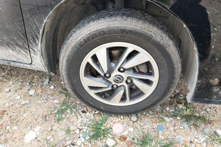 Used Nissan NV200 2018 1.6L CVT Luxury Model Right Front Wheel Hub