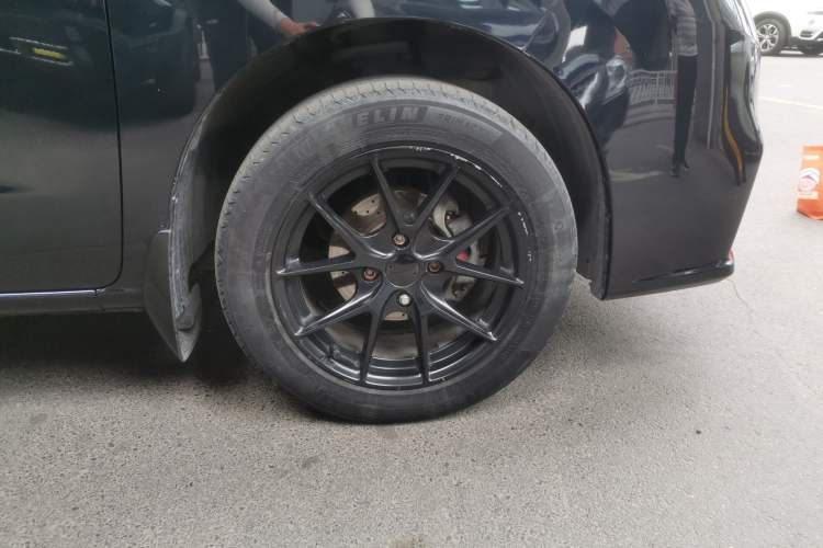 Used Nissan NV200 2018 1.6L CVT Luxury Model Right Front Wheel Hub