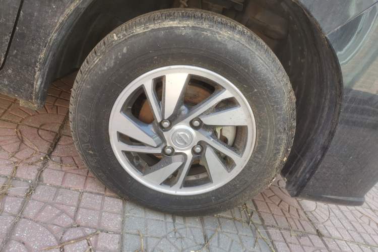 Used Nissan NV200 2018 1.6L CVT Luxury Model Right Front Wheel Hub