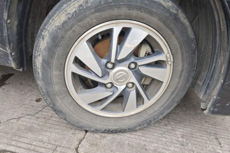 Used Nissan NV200 2018 1.6L CVT Luxury Model Right Front Wheel Hub