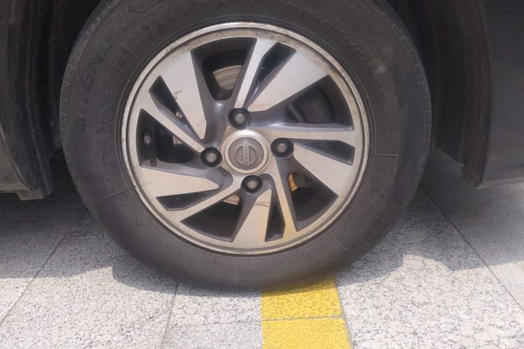 Used Nissan NV200 2018 1.6L CVT Luxury Model Right Front Wheel Hub