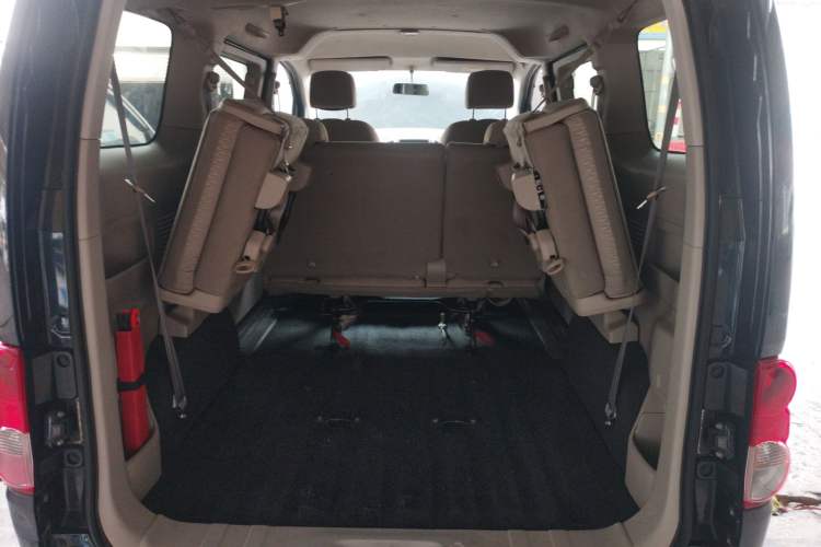 Used Nissan NV200 2018 1.6L CVT Luxury Model Trunk