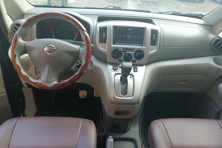 Used Nissan NV200 2018 1.6L CVT Luxury Model Center Console