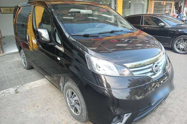 Used Nissan NV200 2018 1.6L CVT Luxury Model Front Right 45 Deg
