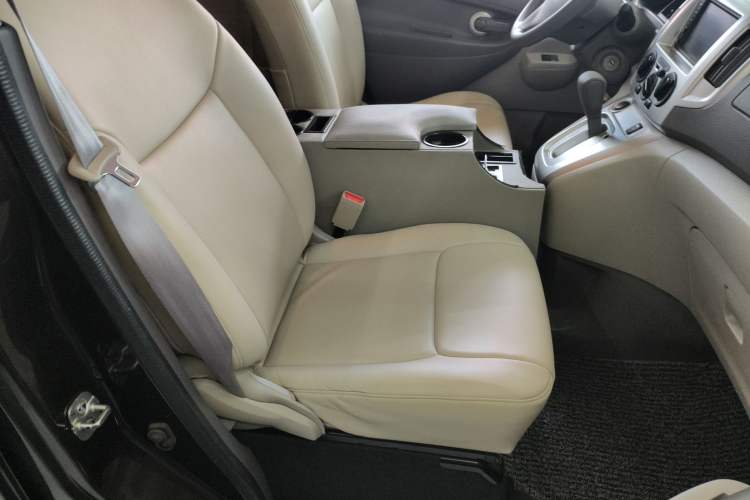Used Nissan NV200 2018 1.6L CVT Luxury Model Right Front Seat