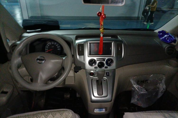 Used Nissan NV200 2018 1.6L CVT Luxury Model Center Console