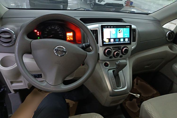 Used Nissan NV200 2018 1.6L CVT Luxury Model Center Console