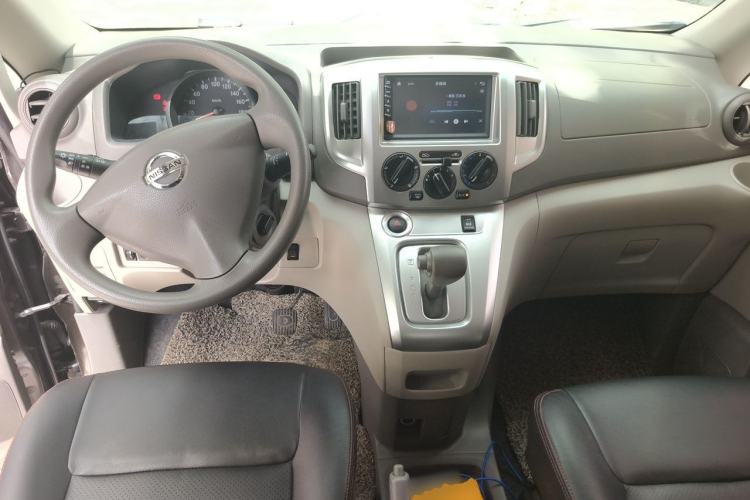Used Nissan NV200 2018 1.6L CVT Luxury Model Center Console