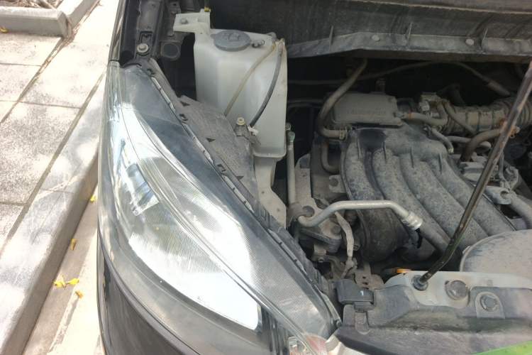 Used Nissan NV200 2018 1.6L CVT Luxury Model Engine Bay Right
