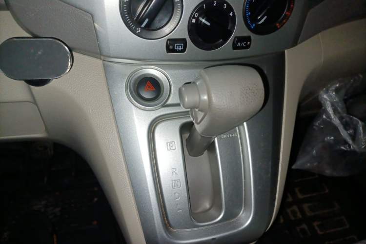 Used Nissan NV200 2018 1.6L CVT Luxury Model Gear Lever