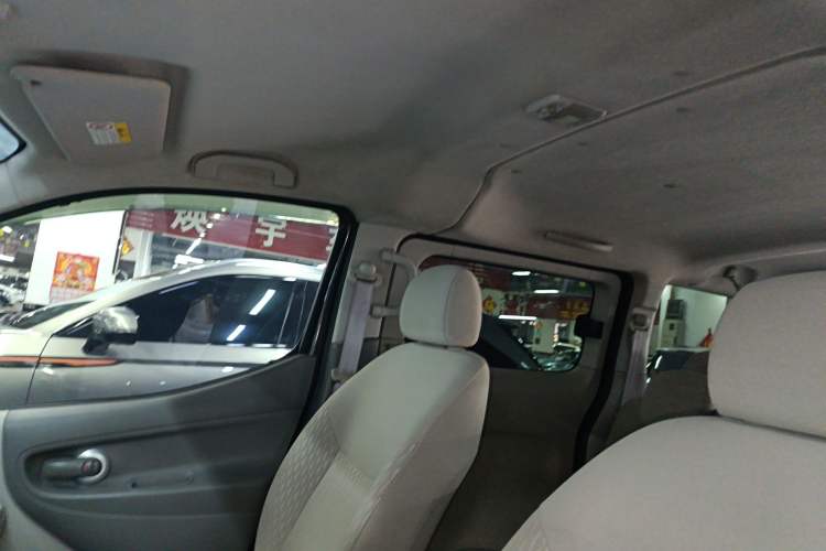 Used Nissan NV200 2018 1.6L CVT Luxury Model Headliner