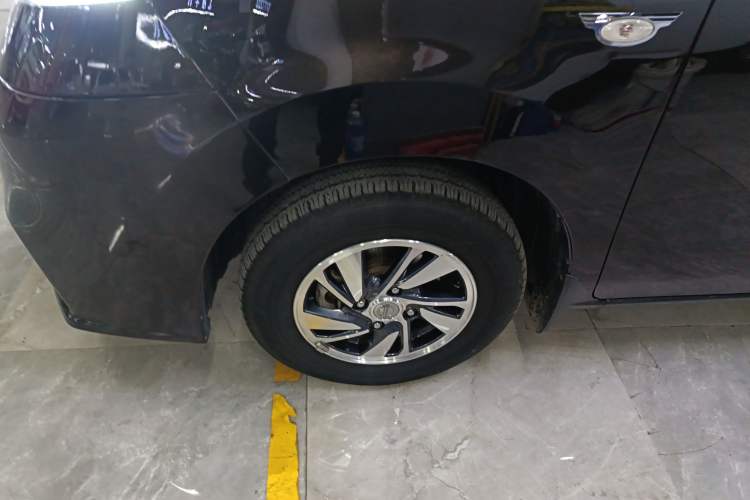 Used Nissan NV200 2018 1.6L CVT Luxury Model Left Front Wheel Hub