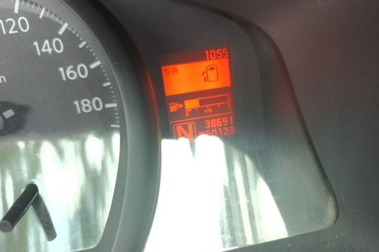 Used Nissan NV200 2018 1.6L CVT Luxury Model Odometer Close Up