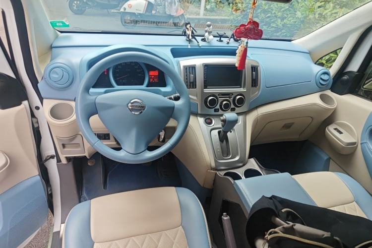 Used Nissan NV200 2018 1.6L CVT Luxury Model Center Console
