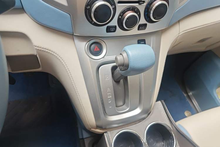 Used Nissan NV200 2018 1.6L CVT Luxury Model Gear Lever