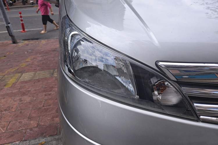 Used Nissan NV200 2018 1.6L CVT Luxury Model Right Front Headlight