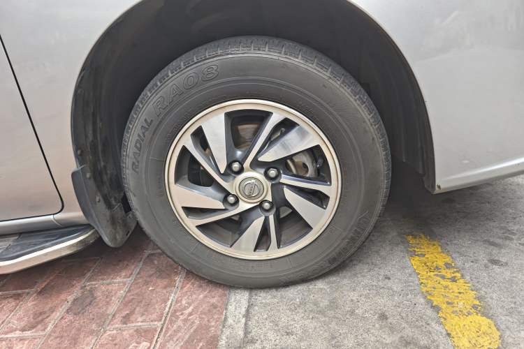 Used Nissan NV200 2018 1.6L CVT Luxury Model Right Front Wheel Hub