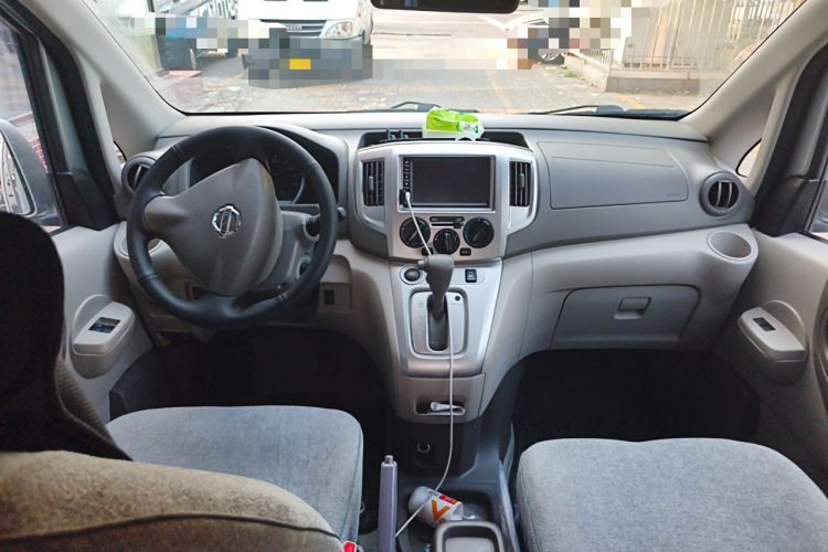 Used Nissan NV200 2018 1.6L CVT Luxury Model Center Console