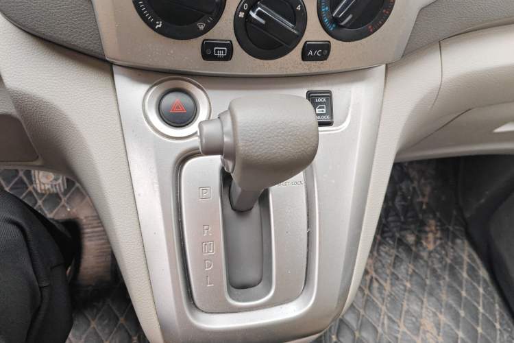 Used Nissan NV200 2018 1.6L CVT Luxury Model Gear Lever