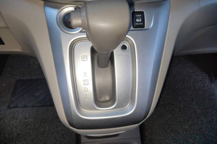 Used Nissan NV200 2018 1.6L CVT Luxury Model Gear Lever