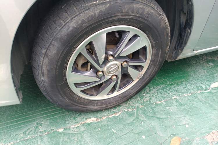 Used Nissan NV200 2018 1.6L CVT Luxury Model Left Front Wheel Hub