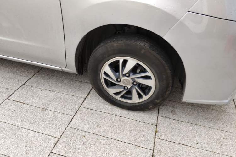 Used Nissan NV200 2018 1.6L CVT Luxury Model Right Front Wheel Hub