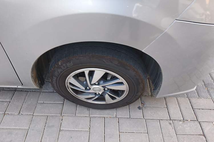 Used Nissan NV200 2018 1.6L CVT Luxury Model Right Front Wheel Hub