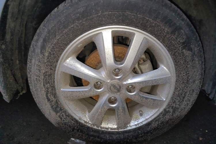 Used Nissan NV200 2018 1.6L CVT Luxury Model Right Front Wheel Hub