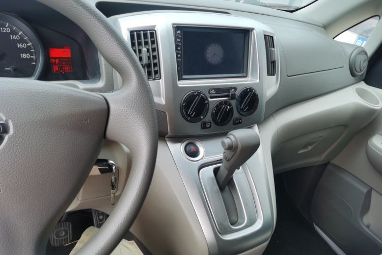 Used Nissan NV200 2018 1.6L CVT Luxury Model Center Console