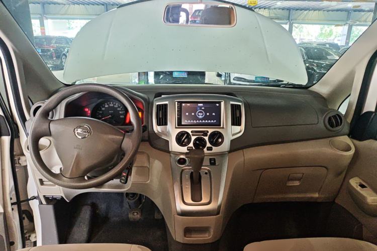 Used Nissan NV200 2018 1.6L CVT Luxury Model Center Console