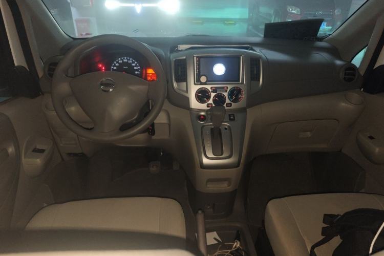 Used Nissan NV200 2018 1.6L CVT Luxury Model Center Console