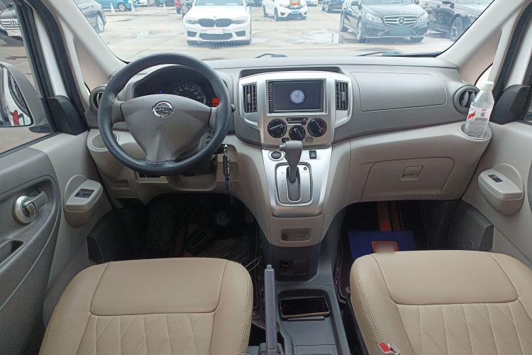 Used Nissan NV200 2018 1.6L CVT Luxury Model Center Console