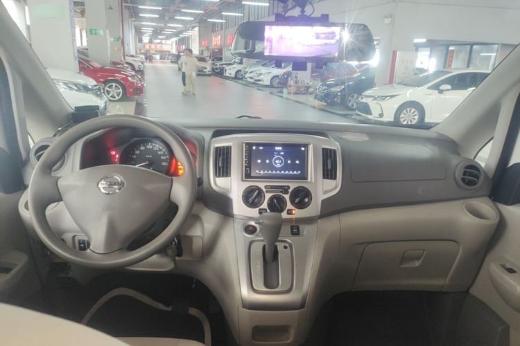 Used Nissan NV200 2018 1.6L CVT Luxury Model Center Console