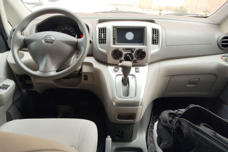 Used Nissan NV200 2018 1.6L CVT Luxury Model Center Console