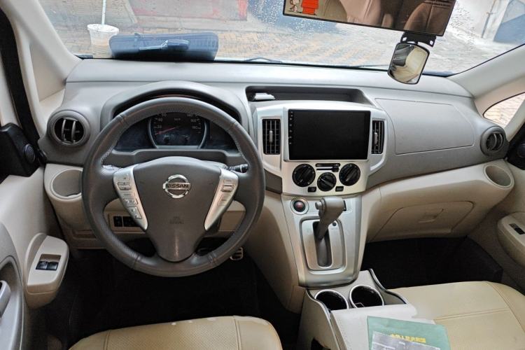 Used Nissan NV200 2018 1.6L CVT Luxury Model Center Console